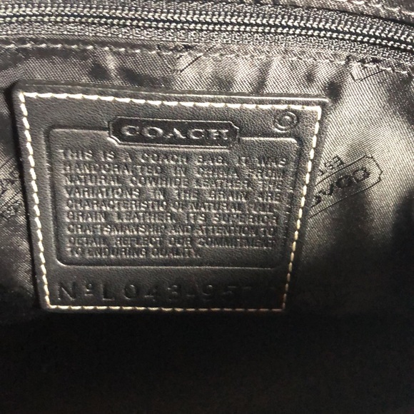 Coach leather shoulder bag with adjustable strap - Picture 7 of 8